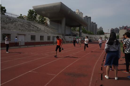 鄭州北大青鳥翔天信鴿校區2017年春季運動會開幕啦