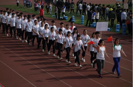 鄭州北大青鳥翔天信鴿校區2017年春季運動會開幕啦