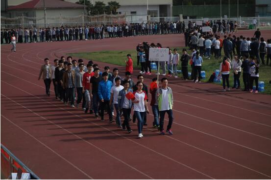 鄭州北大青鳥翔天信鴿校區2017年春季運動會開幕啦