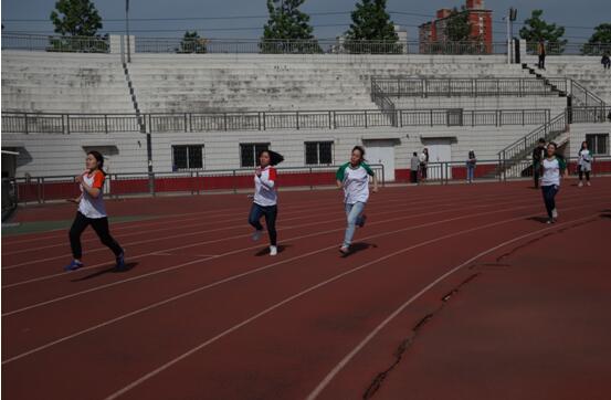 鄭州北大青鳥翔天信鴿校區2017年春季運動會開幕啦