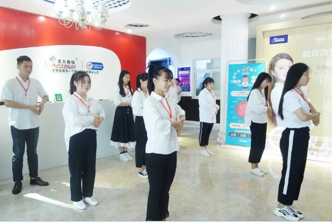 鄭州北大青鳥翔天信鴿帶你領略教師節新風尚!