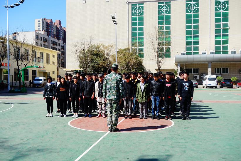 鄭州北大青鳥翔天信鴿2019年新生軍訓