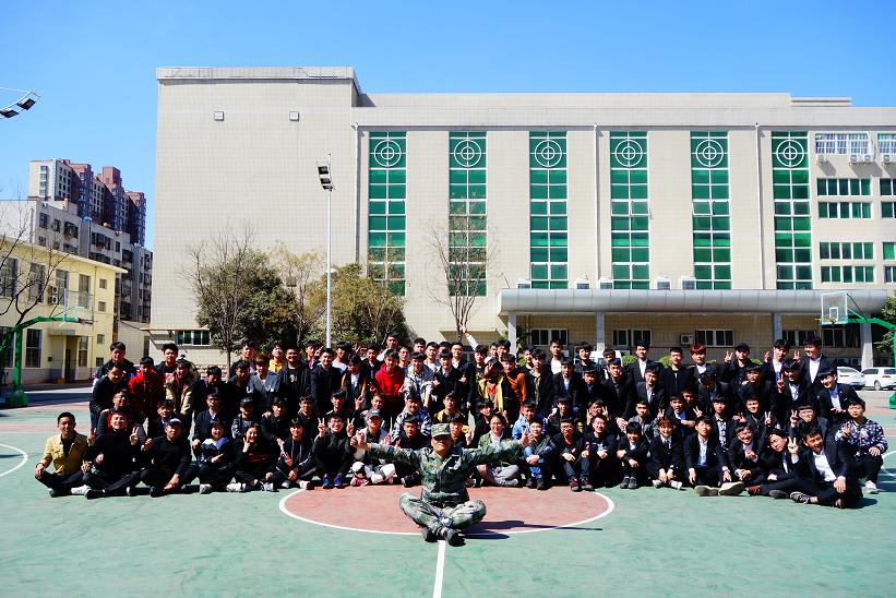 鄭州北大青鳥翔天信鴿2019年新生軍訓