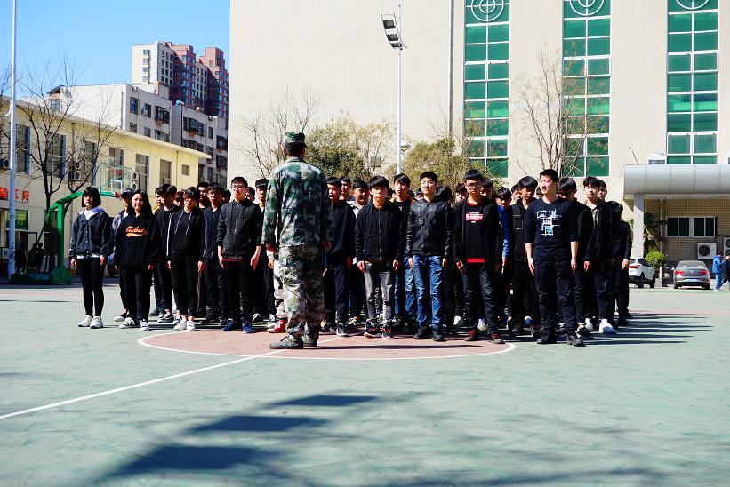 鄭州北大青鳥翔天信鴿2019年新生軍訓