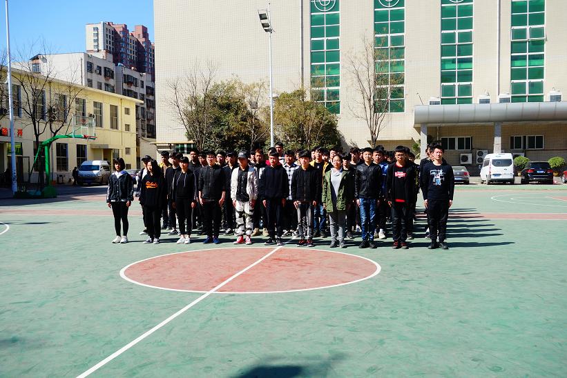 鄭州北大青鳥翔天信鴿2019年新生軍訓