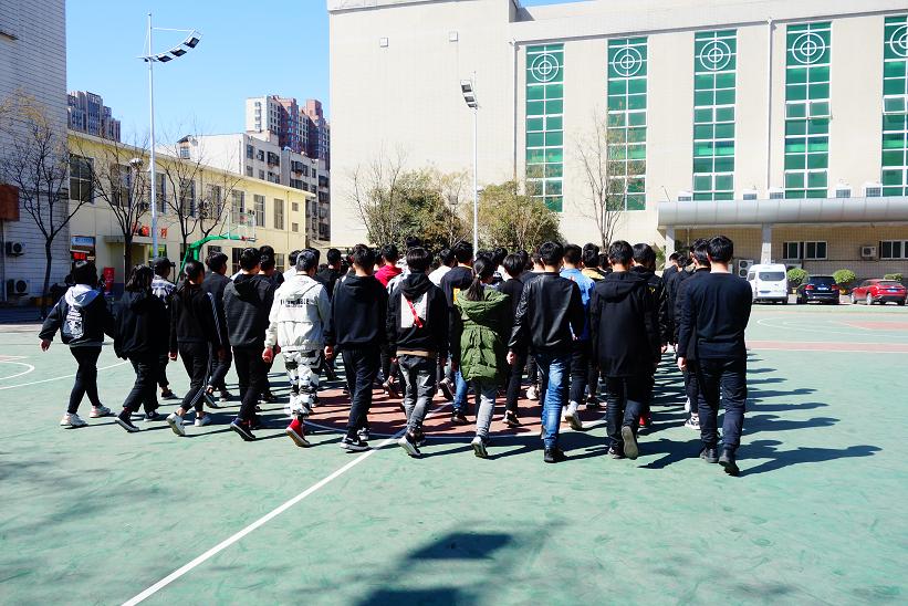 鄭州北大青鳥翔天信鴿2019年新生軍訓