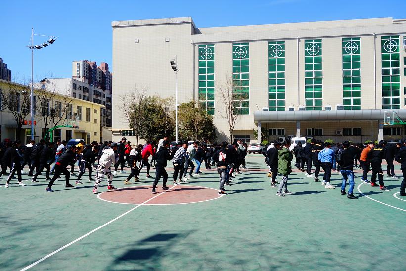 鄭州北大青鳥翔天信鴿2019年新生軍訓