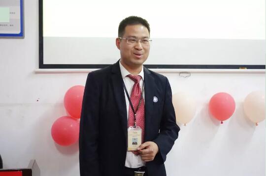 北大青鳥鄭州翔天信鴿KD15班開業典禮:走近企業,高薪就業