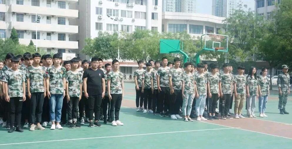 北大青鳥鄭州翔天信鴿啟蒙星軍訓匯演