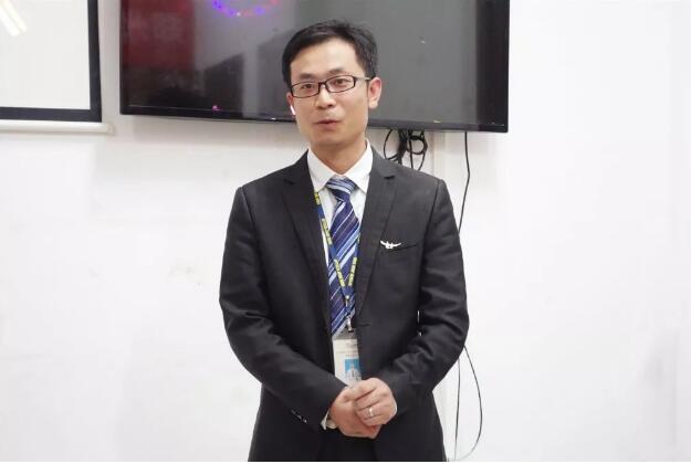 鄭州北大青鳥翔天信鴿班委六部啟動儀式:享受一份榮譽(yù),承擔(dān)一份責(zé)任