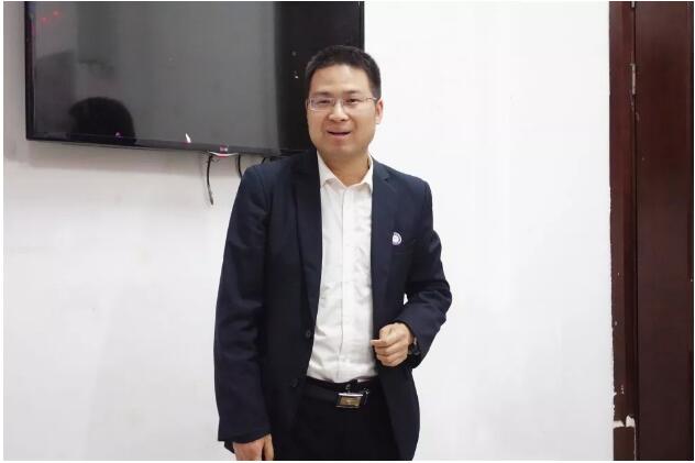 鄭州北大青鳥翔天信鴿班委六部啟動儀式:享受一份榮譽(yù),承擔(dān)一份責(zé)任