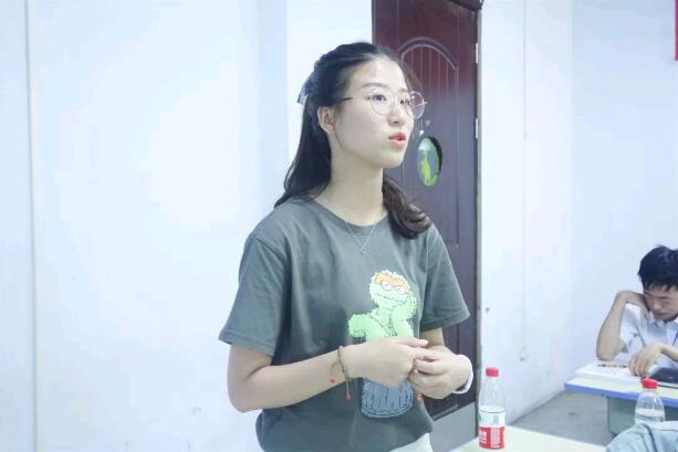 我們青鳥學(xué)社的學(xué)姐學(xué)長對(duì)本次比賽進(jìn)行了點(diǎn)評(píng)