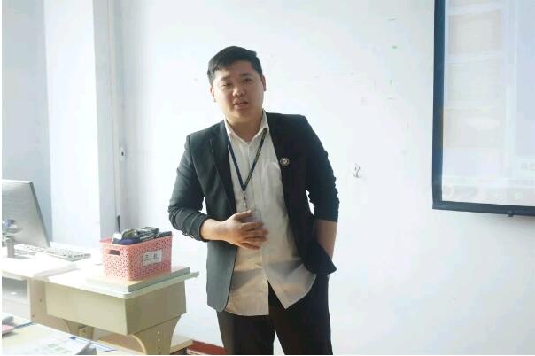 北大青鳥鄭州翔天信鴿Q1906班PPT大賽