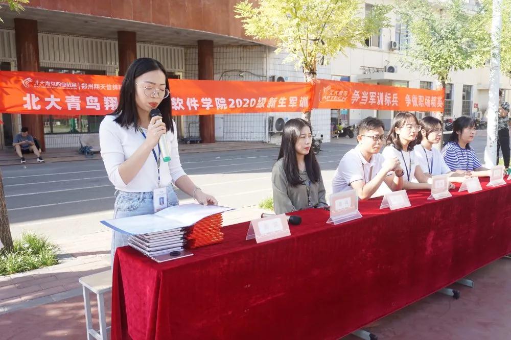 鄭州北大青鳥(niǎo)翔天信鴿軍訓(xùn)匯演書(shū)寫(xiě)迷彩青春