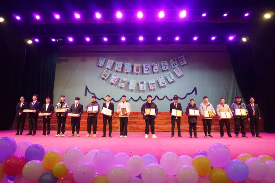 祝賀鄭州北大青鳥翔天信鴿15周年校慶暨元旦匯演圓滿舉辦