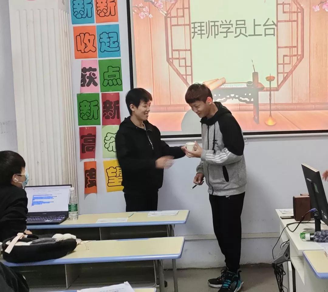 鄭州北大青鳥翔天信鴿T328班拜師大會