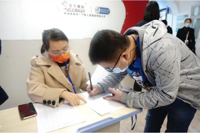 熱烈歡迎鄭州北大青鳥翔天信鴿學員們開學報到