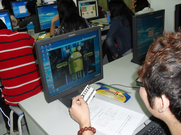 北大青鳥老師指導學生如何體驗